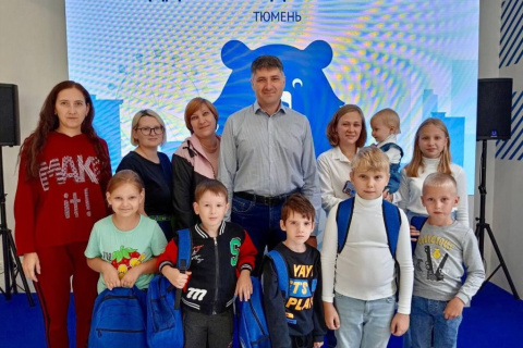 Владимир Пушкарёв принял участие в акции «Собери ребёнка в школу»
