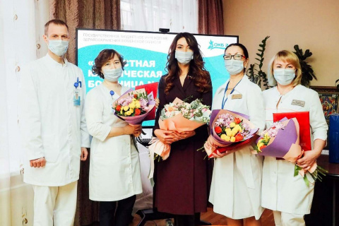 Ольга Швецова вручила областные награды тюменским врачам 