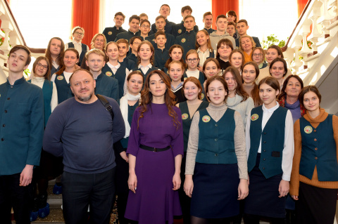 Ольга Швецова организовала для воспитанников православной гимназии экскурсию в областную Думу