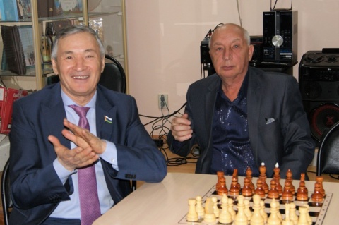 Фуат Сайфитдинов организовал для ветеранов сеанс одновременной игры с международным гроссмейстером