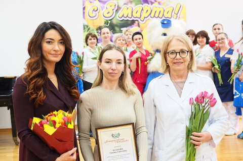 Ольга Швецова поздравила сотрудниц перинатального центра Тюмени с 8 Марта 