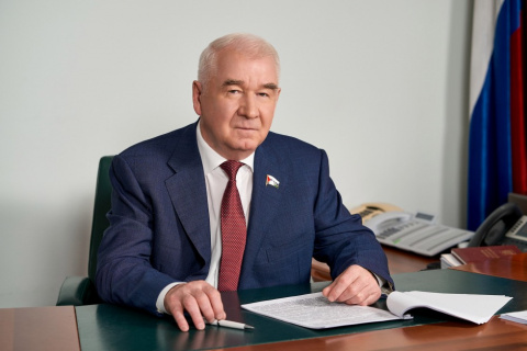 Сергей Корепанов поздравил геологов с профессиональным праздником 