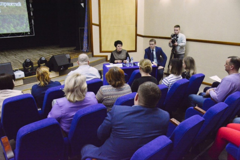 Александр Зеленский принял участие во встрече с жителями и руководителями предприятий Сингапая