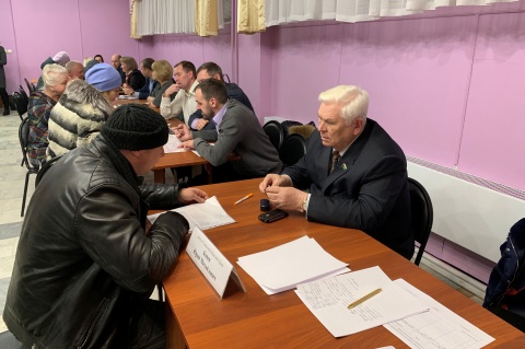 Юрий Конев провел личный прием граждан в рамках встречи с населением тюменского микрорайона ММС
