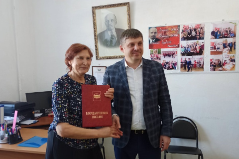 Иван Левченко наградил благодарственными письмами тружеников села