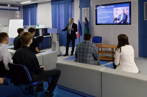 В рамках проекта «Открытая Дума» Эдуард Омаров встретился со студентами – участниками научно-технического проекта NEFTEGAZ Engineering  
