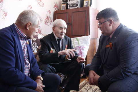 Владимир Ульянов традиционно поздравил ветеранов Великой Отечественной войны с Днем Победы