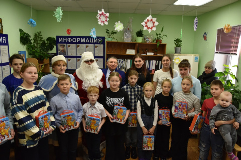 Дети из Вагайского района получили новогодние подарки от Александра Чепика