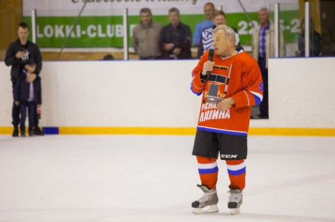 Владимир Ульянов принял участие в хоккейном матче  