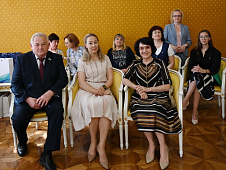 Лариса Цупикова и Анатолий Чепайкин поздравили почётные семьи Тюменской области с Днём семьи, любви и верности