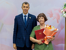 Андрей Лазарев поздравил коллективы областной клинической больницы № 1  и областного клинического фтизиопульмонологического центра 