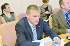 «Живое общение с чиновниками позволяет более остро поднимать вопросы конкретных жителей», - считает депутат Евгений Ребякин