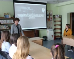 Тамара Белоконь  провела парламентские уроки в нефтеюганской школе № 7