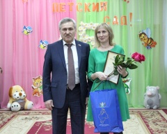 Сергей Медведев поздравил коллектив старейшего детского сада Лесобазы 