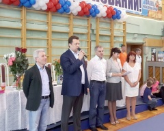 Михаил Селюков поздравил победительниц соревнований по гимнастике