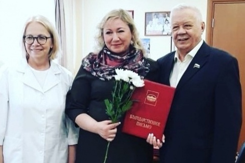 Владимир Столяров вручил медикам награды Тюменской областной Думы