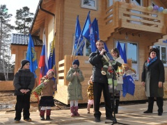 Молодая семья из деревни Нариманова с пятью детьми заселилась в новый дом  