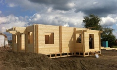 Для молодой семьи с пятью детьми из Бердюжского района строится дом 