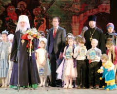 Владимир Сысоев посетил концерт Тюменской Православной гимназии