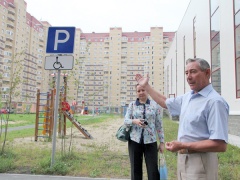 Жилые дома и парковки Ямальского-1 проверили на доступность для инвалидов