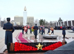 Сергей Корепанов принял участие в церемонии возложения венков и цветов на мемориалах «Память» и «Вечный огонь»