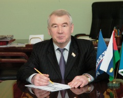 Сергей Корепанов поздравил работников бытового обслуживания населения и жилищно-коммунального хозяйства