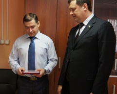 Сотрудник Следственного комитета РФ в Сургуте награжден Почетным нагрудным знаком Тюменской областной Думы