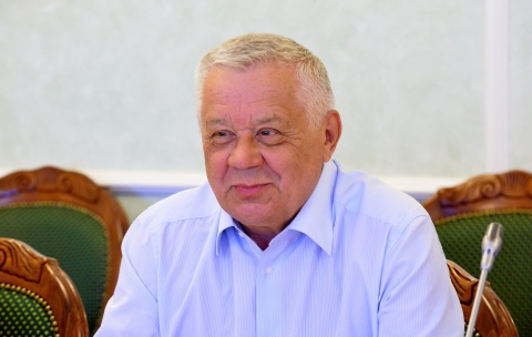 Владимир Столяров поздравил работников социальных служб 