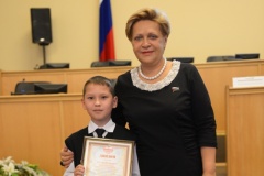 В областной Думе наградили победителей конкурса детского рисунка, посвященного Дням защиты от экологической опасности 