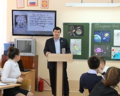 Владимир Майер провел парламентский урок для тобольских школьников