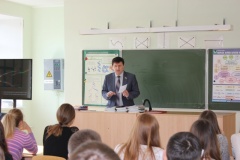 Владимир Майер встретился с учениками 10-х классов Тобольской средней общеобразовательной школы №12