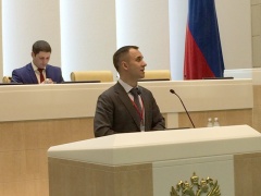 Виктор Буртный выступил с отчетом о международной деятельности Палаты молодых законодателей с главной трибуны Совета Федерации