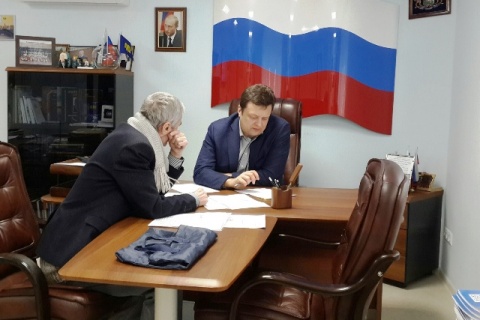 Михаил Селюков провел прием граждан в Сургуте