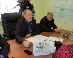 В начале февраля  Виктор Рейн работал в избирательном округе в Омутинском районе