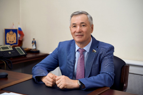 Фуат Сайфитдинов поздравил работников и ветеранов дошкольного образования c Днем воспитателя
