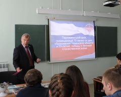 Владимир Ульянов стал рекордсменом по количеству проведенных парламентских уроков в 2015 году