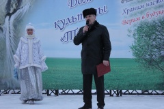 Сергей Медведев поздравил жителей микрорайона «Тура» 