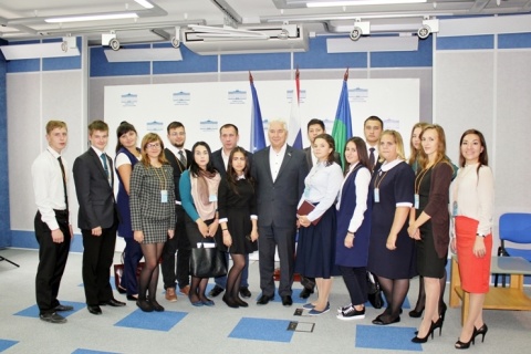 Александр Крупин провел парламентский урок для молодежи Тюменского района