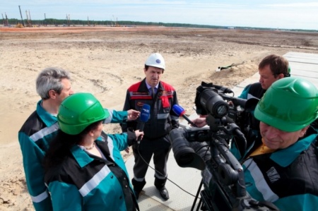 Владимир Майер проводит экскурсию по строящимся объектам Тобольска
