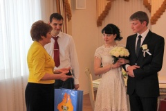 Тамара Белоконь поздравила молодую семью города Ялуторовска с торжественной регистрацией брака