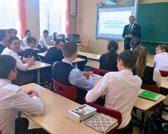 Владимир Зимнев: парламентские уроки дают возможность молодежи принять участие в обсуждении актуальных вопросов развития региона 