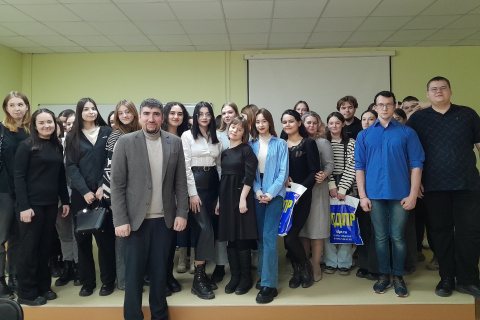 Иван Вершинин провёл парламентский урок в Тюменском колледже экономики, управления и права