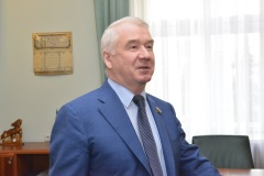 Сергей Корепанов: "В предстоящем парламентском полугодии будет много законов социальной направленности"