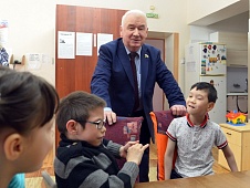 Сергей Корепанов посетил детский дом «Сияние Севера»