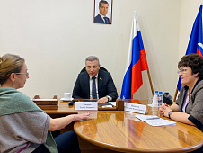 Эдуард Омаров провел личный прием граждан в региональной общественной приёмной партии «Единая Россия»