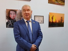 В областной Думе открылась фотовыставка Александра Романова «Белая земля»
