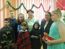Тамара Казанцева и Регина Юхневич провели Рождественскую ёлку для детей в Тобольске