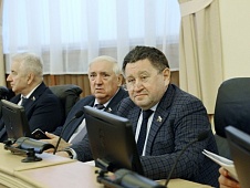 В Тюменской областной Думе состоялась встреча депутатов Госдумы, регионального парламента и активистов