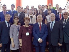 Ямальские депутаты встретились со старшеклассниками из Нового Уренгоя