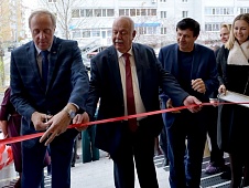 Депутаты облдумы приняли участие в торжественной церемонии открытия нового медцентра 